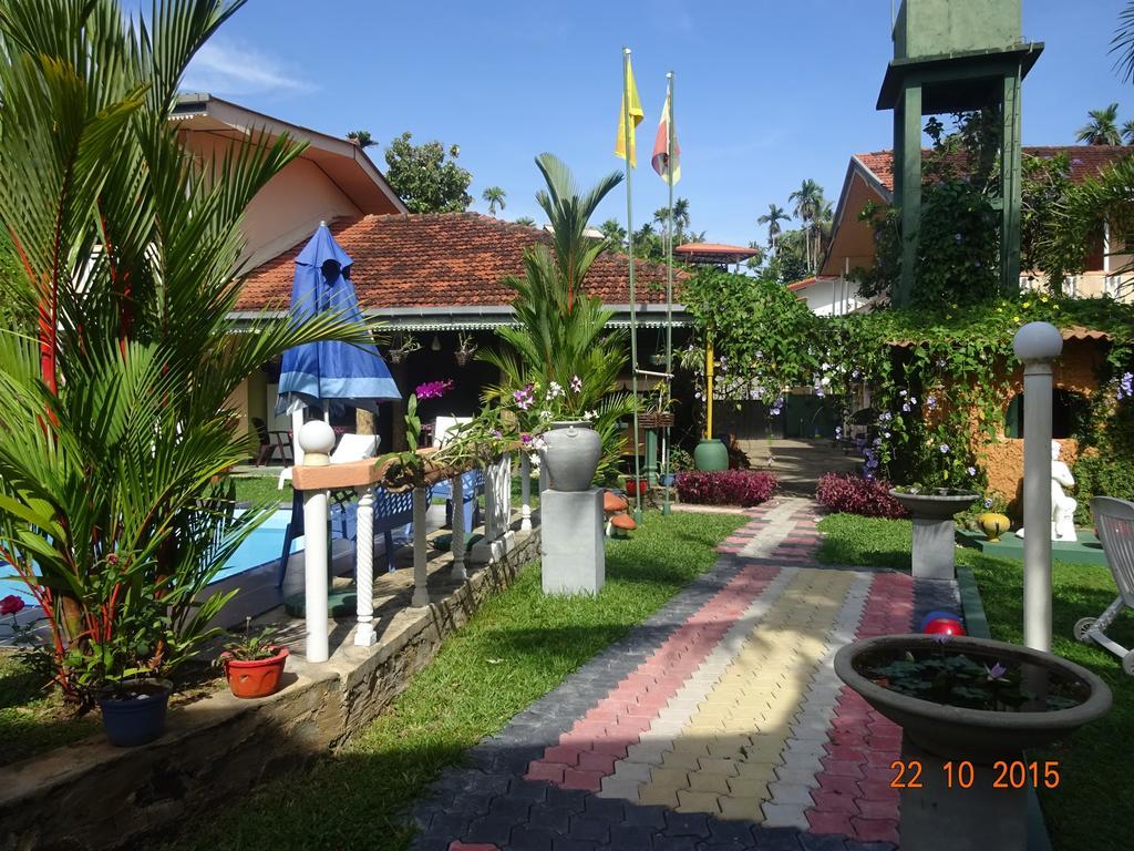 Hilda Guest House Hikkaduwa Bagian luar foto