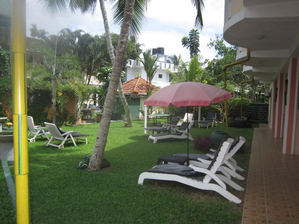 Hilda Guest House Hikkaduwa Bagian luar foto