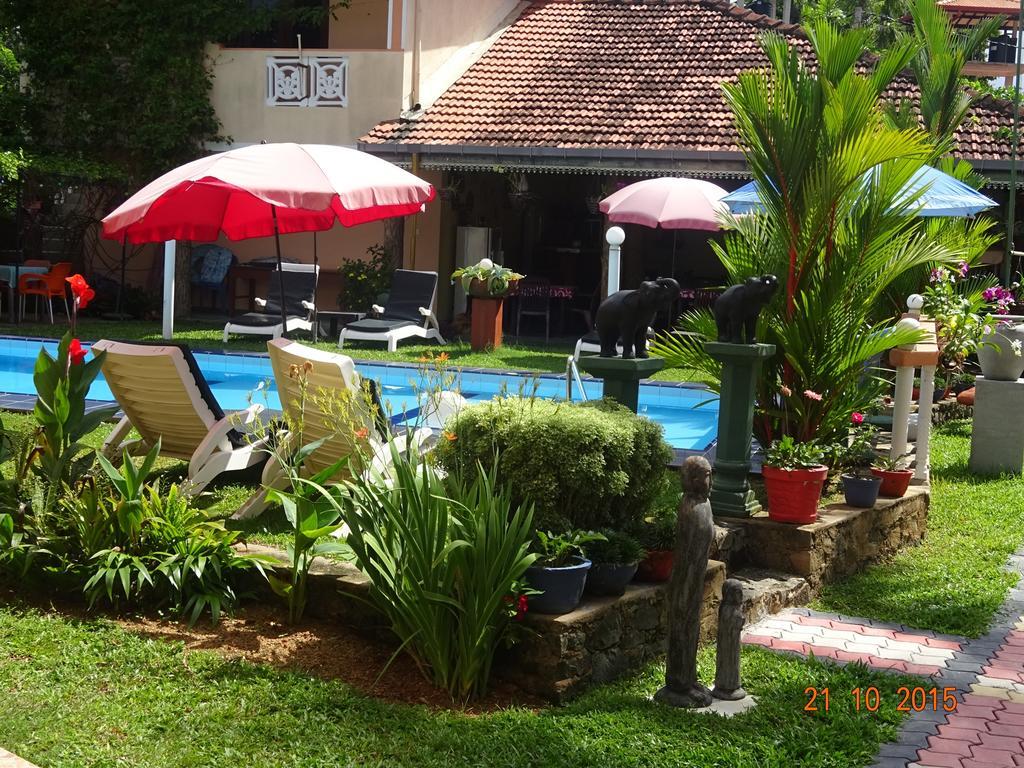 Hilda Guest House Hikkaduwa Bagian luar foto