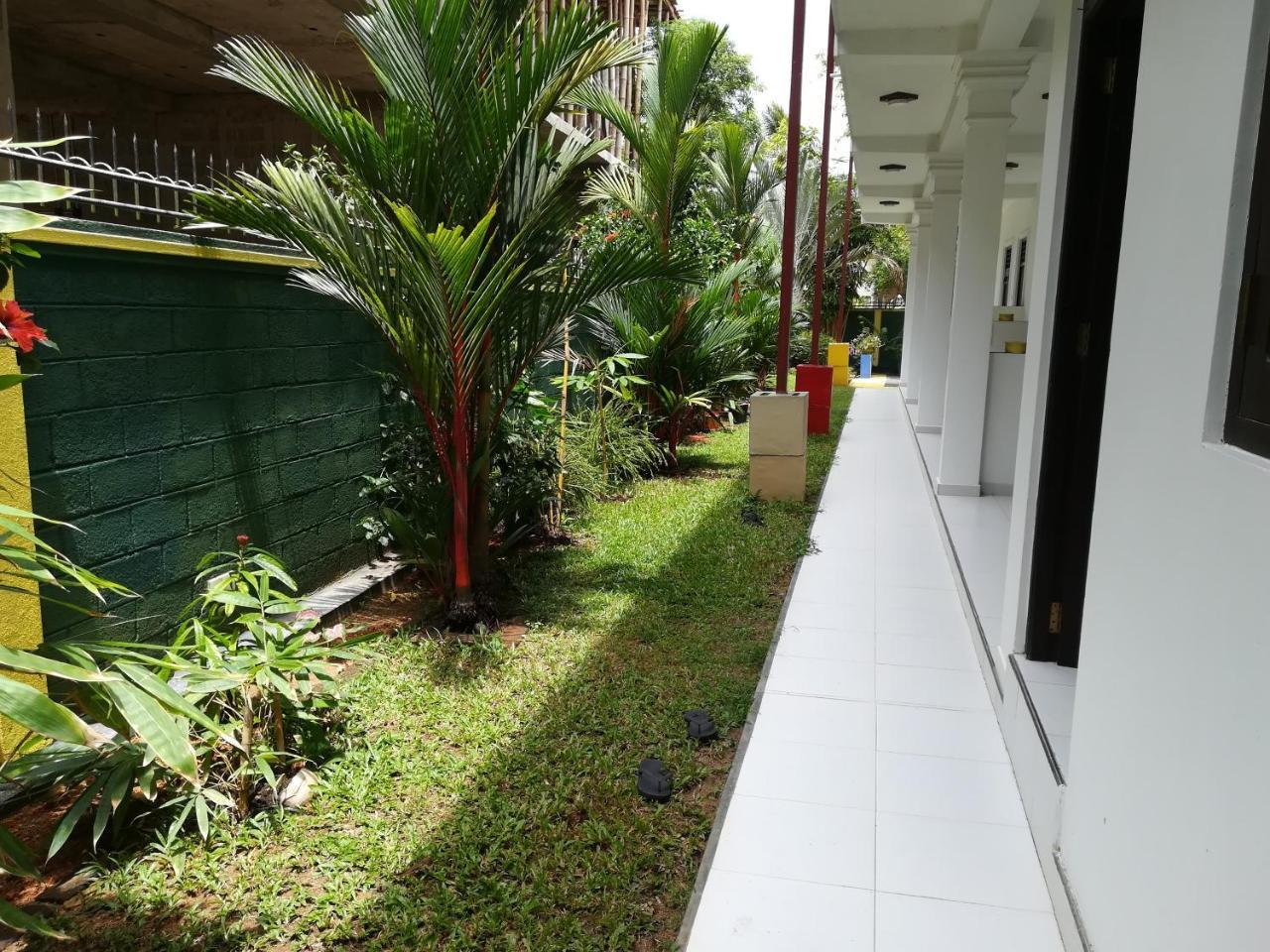 Hilda Guest House Hikkaduwa Bagian luar foto